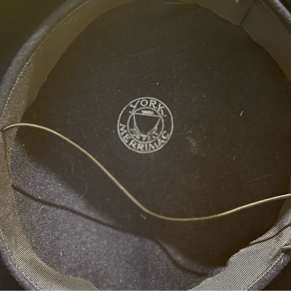 Vintage York Merrimac Navy soft wool hat with red ribbon - Picture 2 of 4